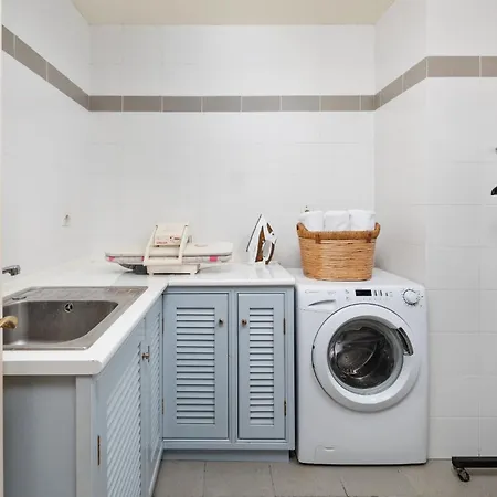 Red Queen Main Villa Szfakerá