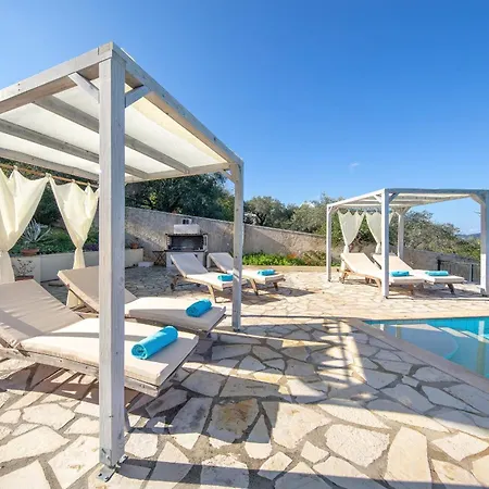 Red Queen Main Villa *