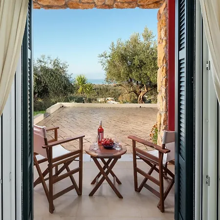 Red Queen Main Villa