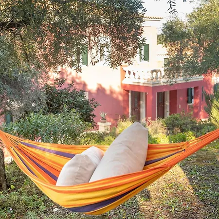 Red Queen Main Villa Szfakerá