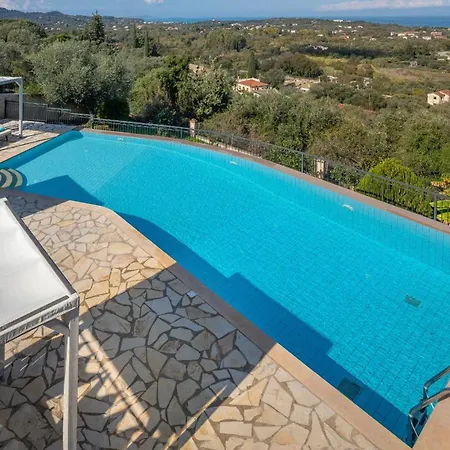 Villa Red Queen Main