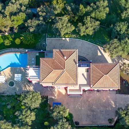 Red Queen Main Villa *