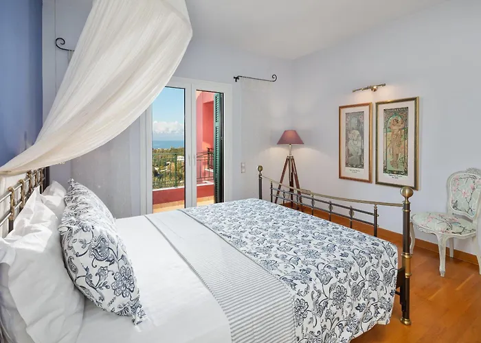 Red Queen Main Villa