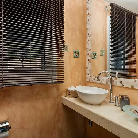 Red Queen Main * Sfakerá